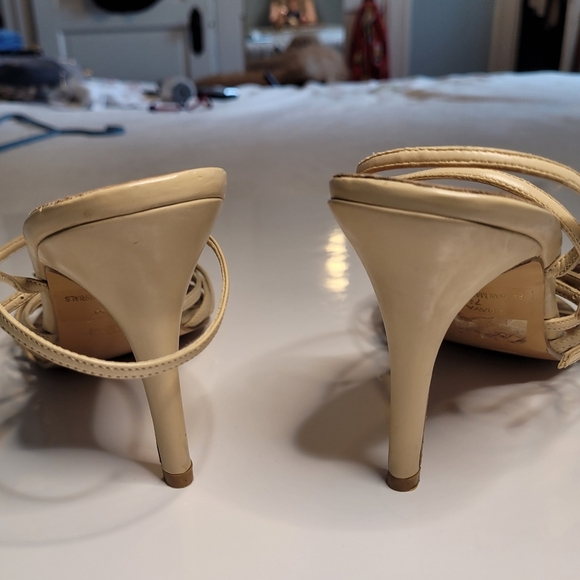 BERTINNI Feminine Flowered Women's Sandals - Picture 9 of 9